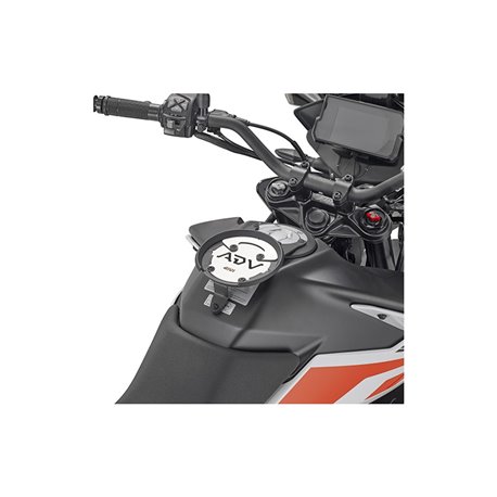 Objímka pro uchycení tankruksaku GIVI "TANKLOCK"na víčko nádrže KTM Adventure 890 2021 - 2022